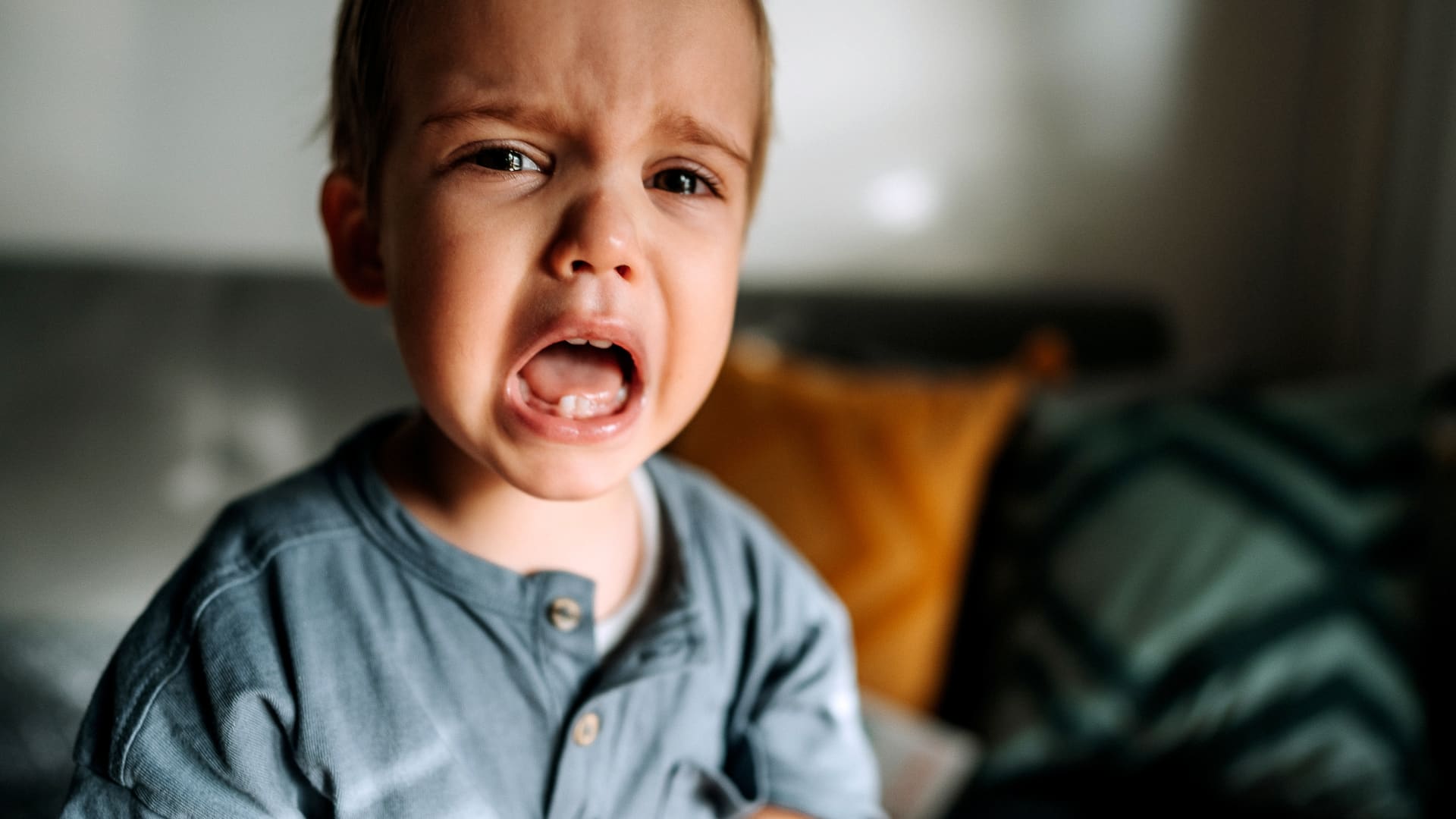Parents who are good at handling tantrums use 7 phrases with their kids
